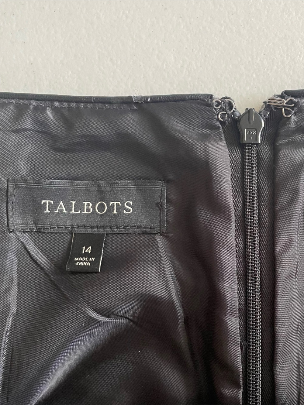 Talbots Black and Grey Damask Wool Blend Lined Skirt with Back Zipper, size 14 - Picture 3 of 9